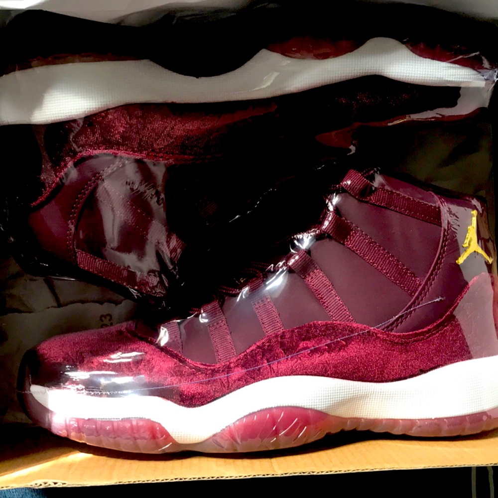 Jordan 11 velvet maroon